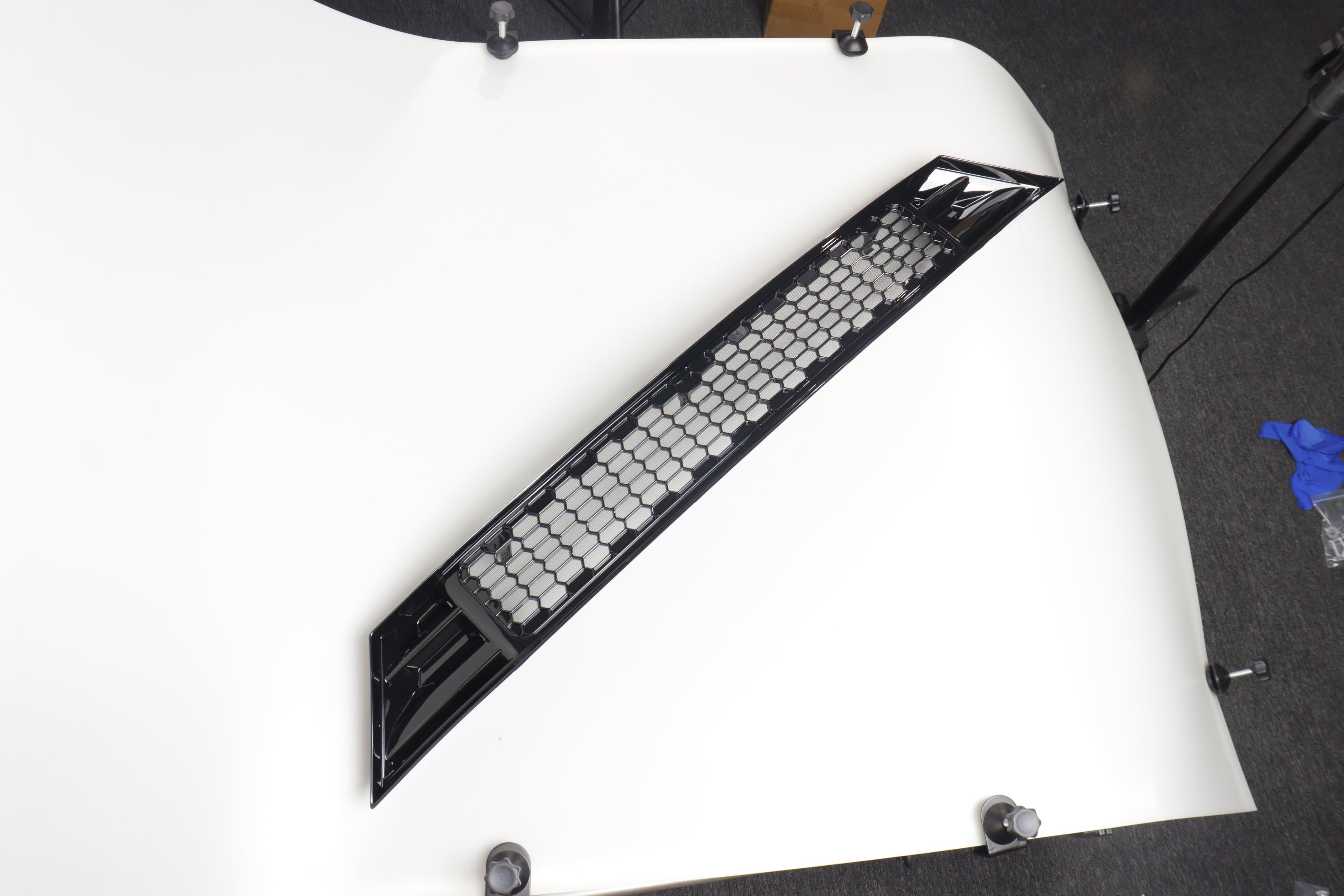 Grilla frontal con malla anti insectos para Dolphin